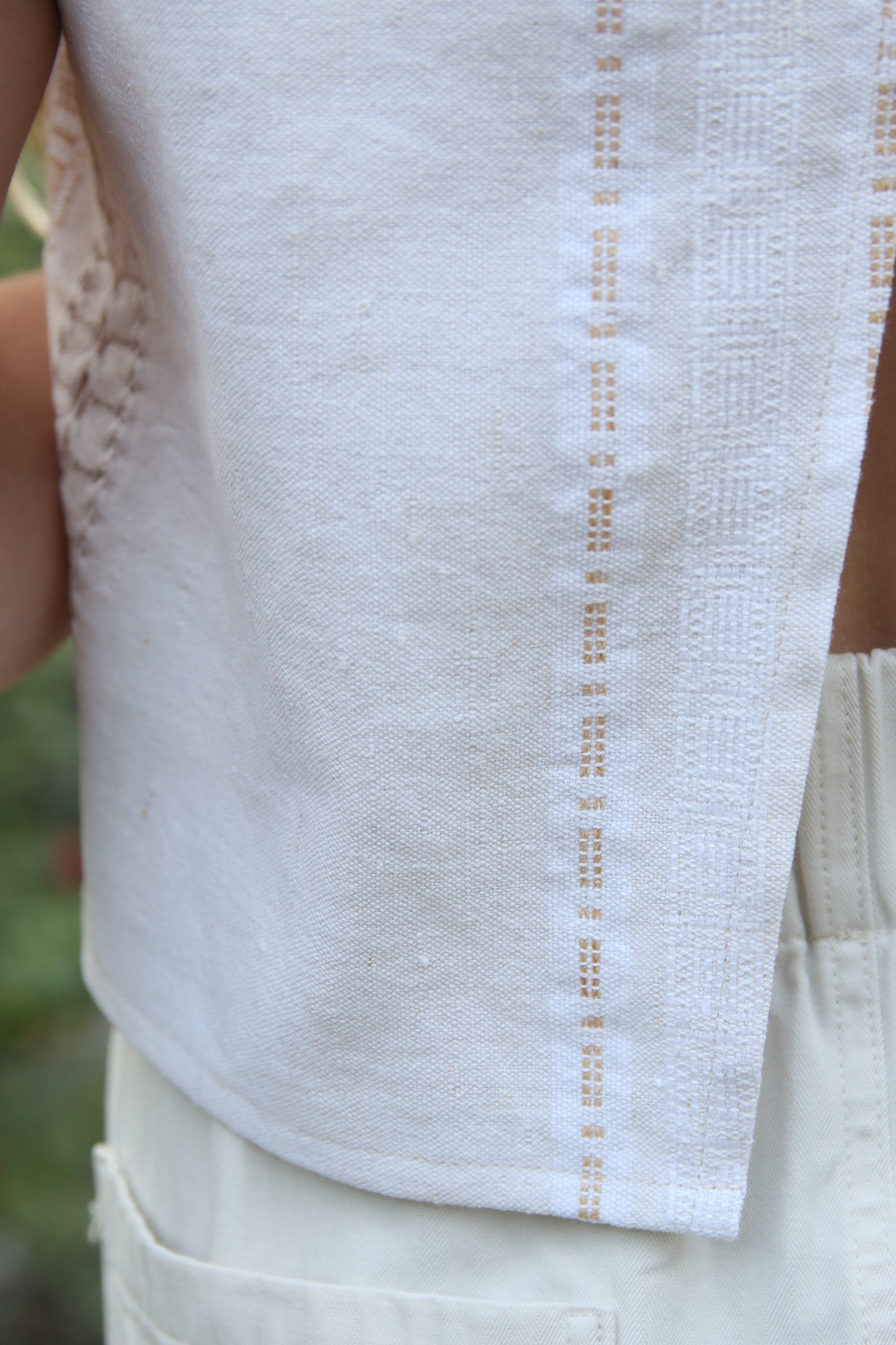 Square neck crop top with back slit S - natural white tablecloth