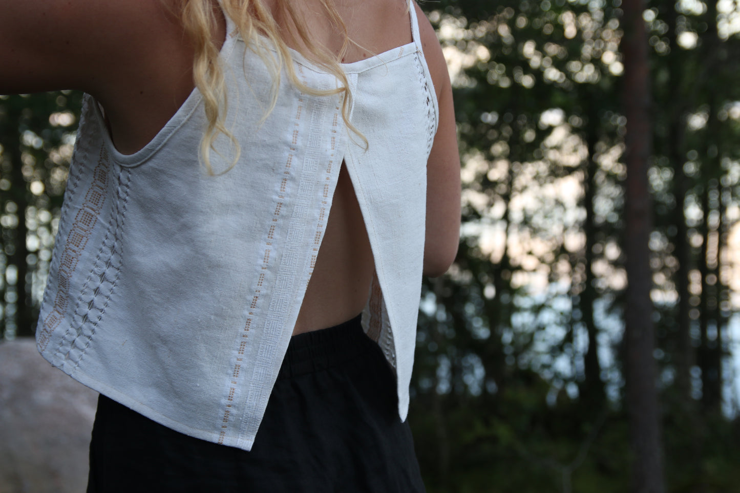 Square neck crop top with back slit S - natural white tablecloth