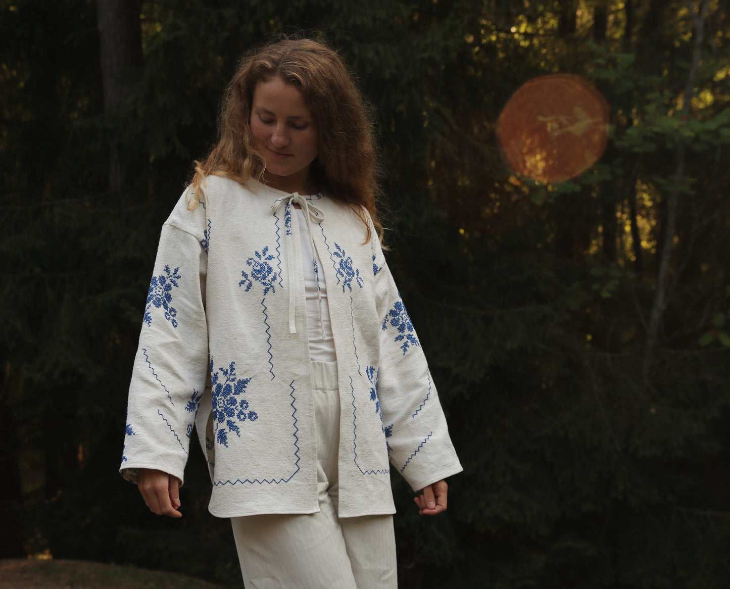 Overshirt with curved hem side slits - vintage embroidered natural-blue tablecloth