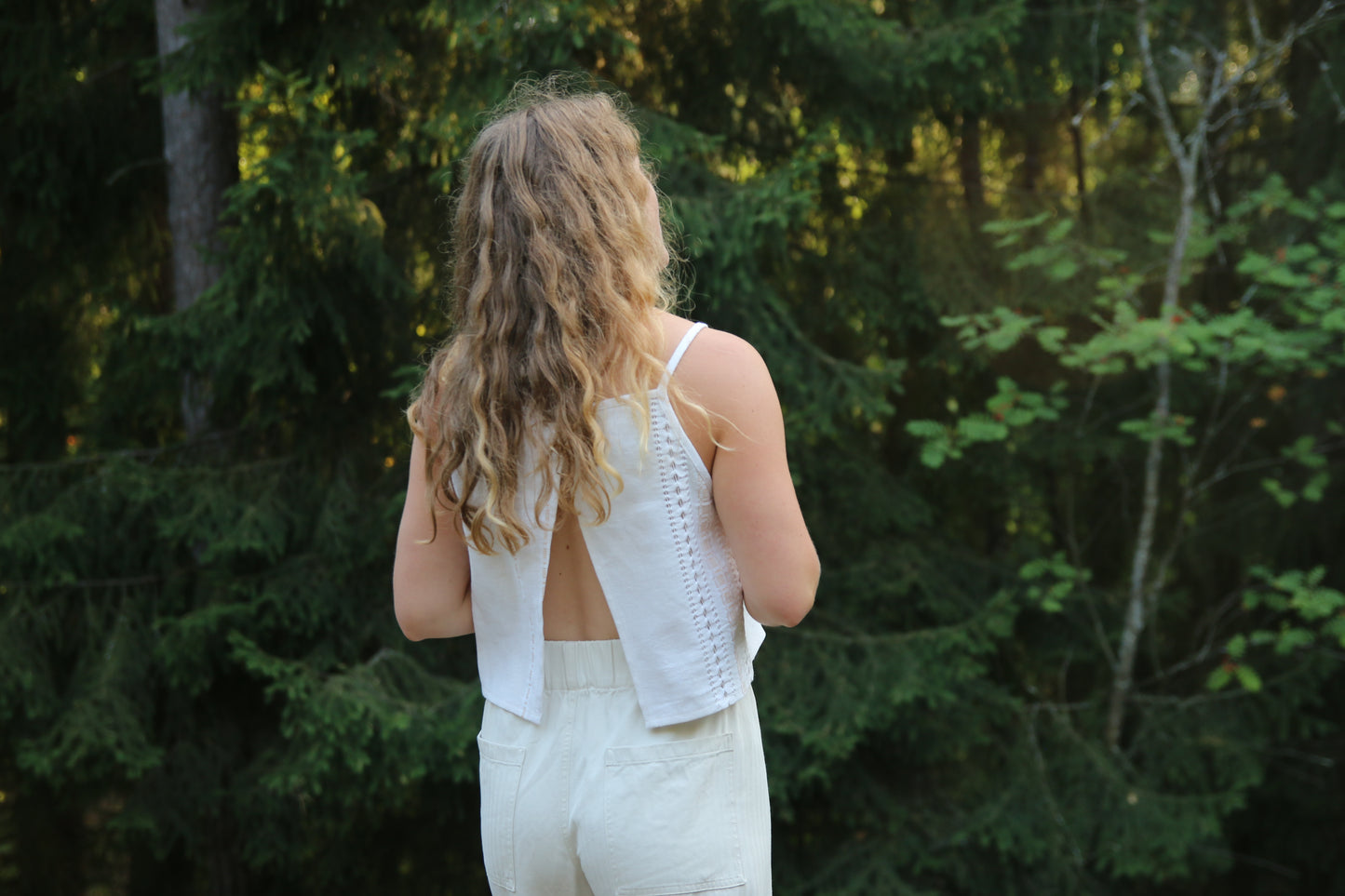 Square neck crop top with back slit - natural white tablecloth